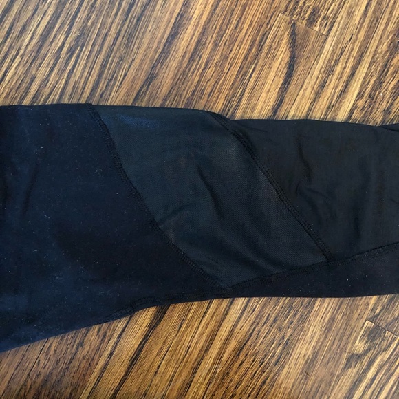 Nike Dri-Fit small black leggings with mesh detail - Picture 5 of 7